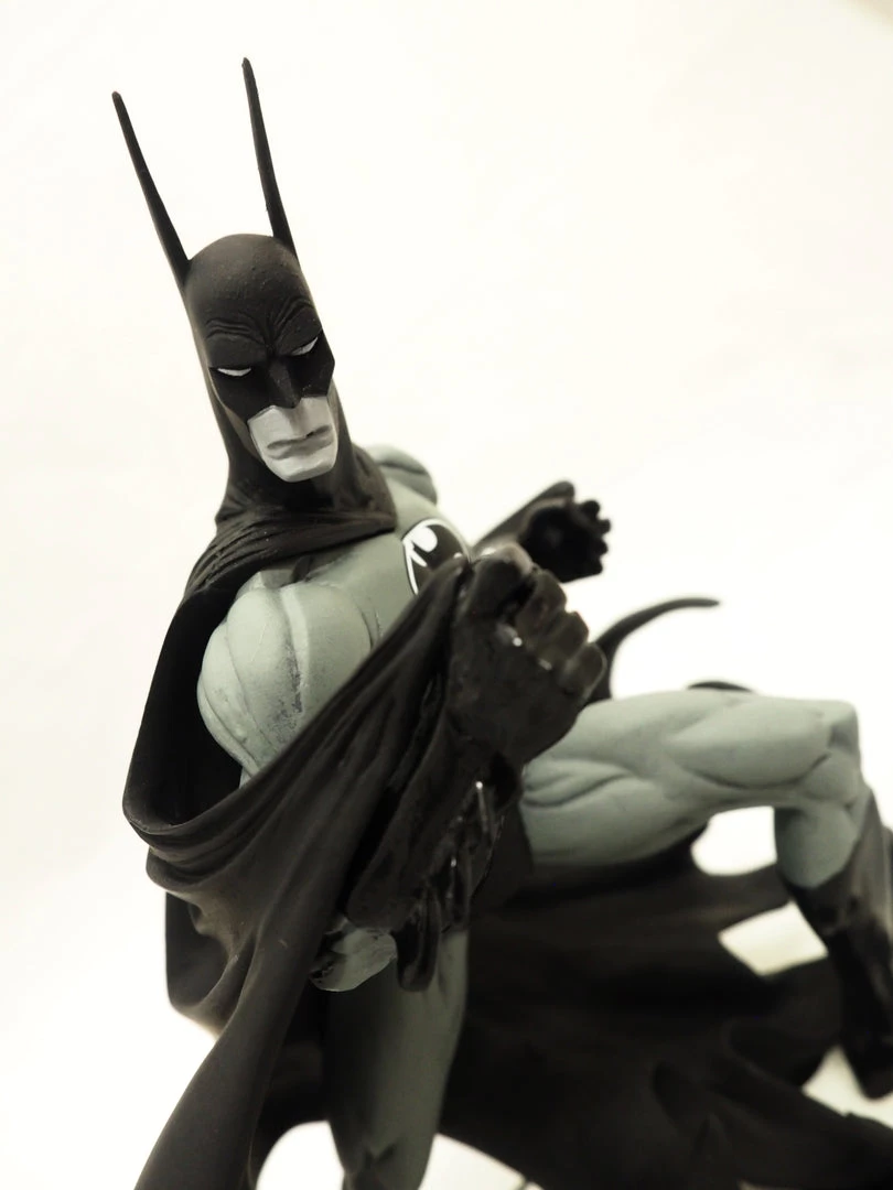 Grosnor Ready To Ship! 48 Hour Shipping! Batman (Black & White - Sale) Statue 2 Grosnor Ready To Ship! 48 Hour Shipping! Batman (Black & White - Sale) Statue