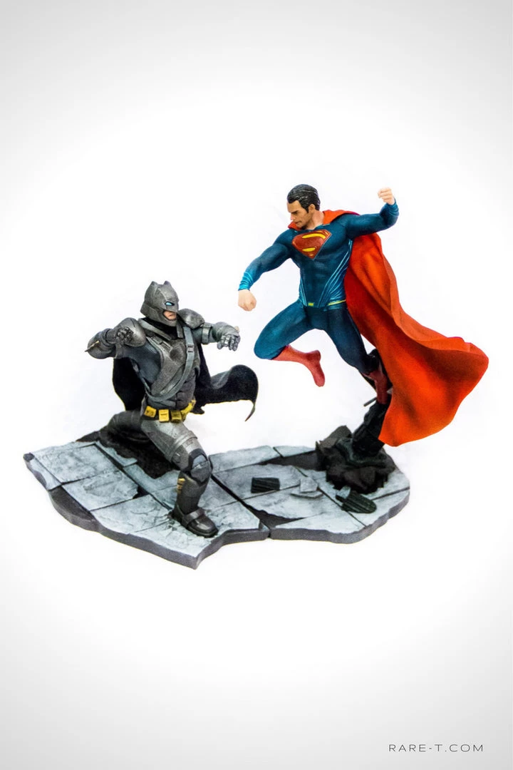 RARE-T Batman Vs Superman - Epic Battle Limited Edition Statue Collectible Statues 3 RARE-T Batman Vs Superman - Epic Battle Limited Edition Statue Collectible Statues