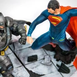 RARE-T Batman Vs Superman - Epic Battle Limited Edition Statue Collectible Statues