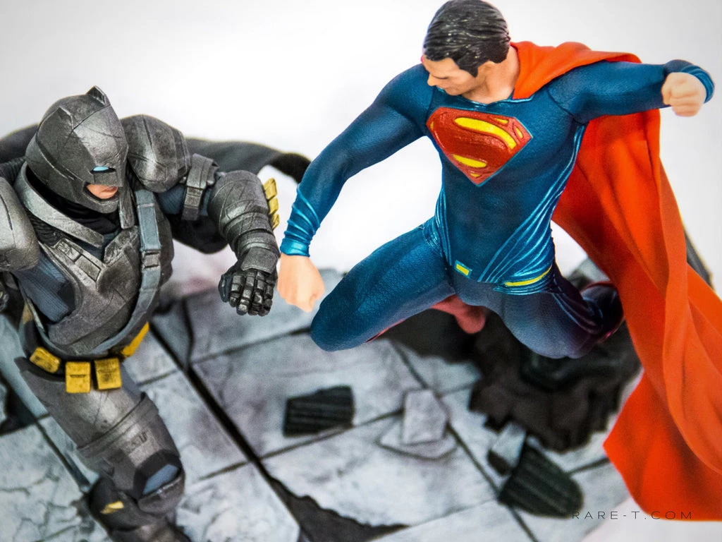 RARE-T Batman Vs Superman - Epic Battle Limited Edition Statue Collectible Statues 2 RARE-T Batman Vs Superman - Epic Battle Limited Edition Statue Collectible Statues