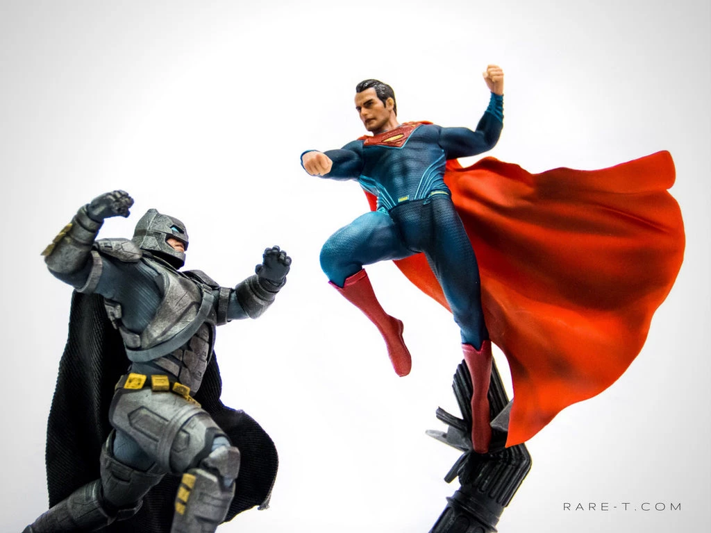 RARE-T Batman Vs Superman - Epic Battle Limited Edition Statue Collectible Statues 7 RARE-T Batman Vs Superman - Epic Battle Limited Edition Statue Collectible Statues