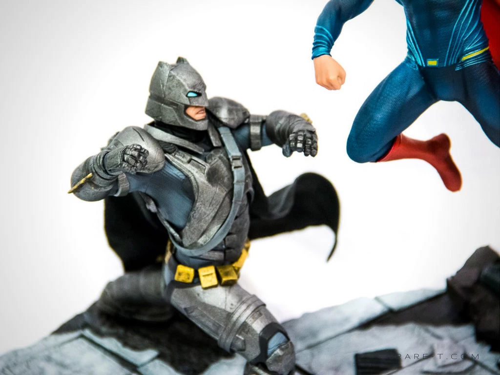 RARE-T Batman Vs Superman - Epic Battle Limited Edition Statue Collectible Statues 5 RARE-T Batman Vs Superman - Epic Battle Limited Edition Statue Collectible Statues