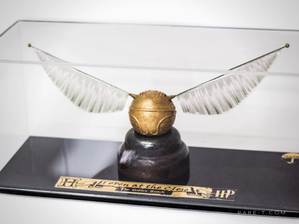 RARE-T Collectible Statues Harry Potter - Golden Snitch Hand Painted With Museum Display 3 RARE-T Collectible Statues Harry Potter - Golden Snitch Hand Painted With Museum Display