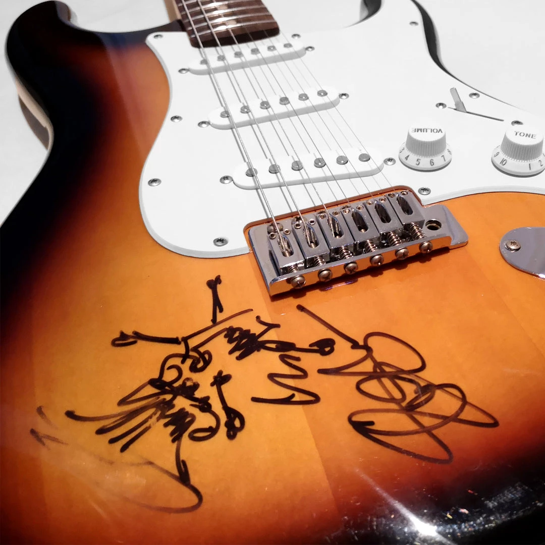 PPC Guns N 'Roses- Beckett Certified Hand-Signed Sunburst Fender Squier Guitar By Slash Custom Frame 2 PPC Guns N 'Roses- Beckett Certified Hand-Signed Sunburst Fender Squier Guitar By Slash Custom Frame