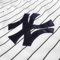 APW Derek Jeter - New York Yankees Hand Signed Baseball Jersey