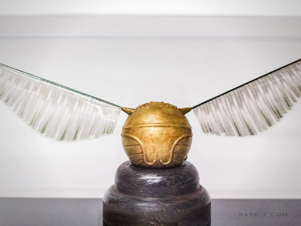 RARE-T Collectible Statues Harry Potter - Golden Snitch Hand Painted With Museum Display 5 RARE-T Collectible Statues Harry Potter - Golden Snitch Hand Painted With Museum Display