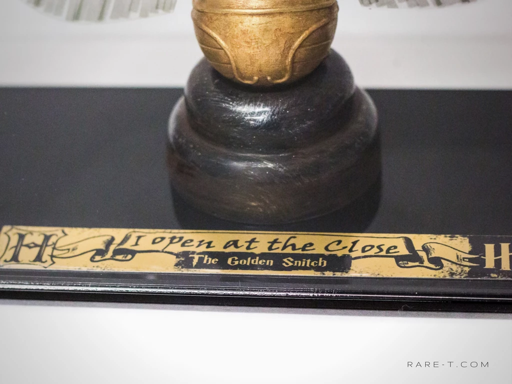 RARE-T Collectible Statues Harry Potter - Golden Snitch Hand Painted With Museum Display 2 RARE-T Collectible Statues Harry Potter - Golden Snitch Hand Painted With Museum Display