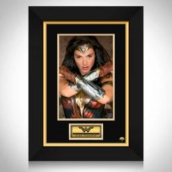 RARE-T Wonder Woman Gal Gadot Arms Crossed Photo Limited Signature Edition Studio Licensed Custom Frame
