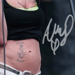 RARE-T Amy Winehouse Memorial Photo Limited Signature Edition Studio Licensed Custom Frame