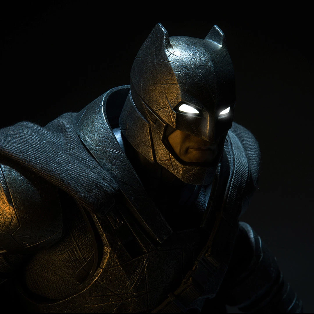 RARE-T Batman Armored - Limited Edition Sideshow Premium Format Statue 5 RARE-T Batman Armored - Limited Edition Sideshow Premium Format Statue