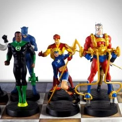 RARE-T Game Room Limited Edition Dc Vintage Chess Set With 32 Numbered Eagle Moss Figures & Comic Books.