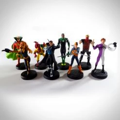 RARE-T Game Room Limited Edition Dc Vintage Chess Set With 32 Numbered Eagle Moss Figures & Comic Books.