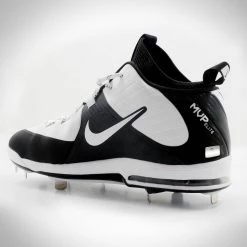 GIAN Derek Jeter Hand-Signed Cleat Signed Memorabilia