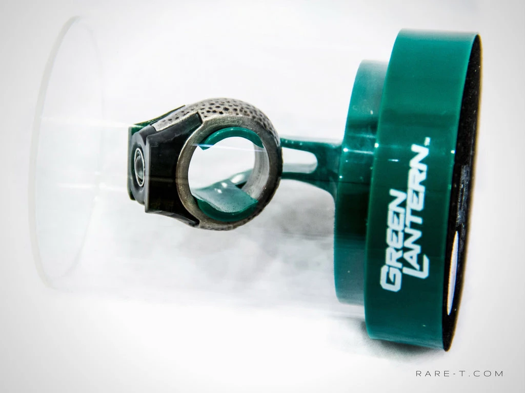 RARE-T Swords & Props Green Lantern - Power Ring In Collectors Dc Comics Display Case 2 RARE-T Swords & Props Green Lantern - Power Ring In Collectors Dc Comics Display Case