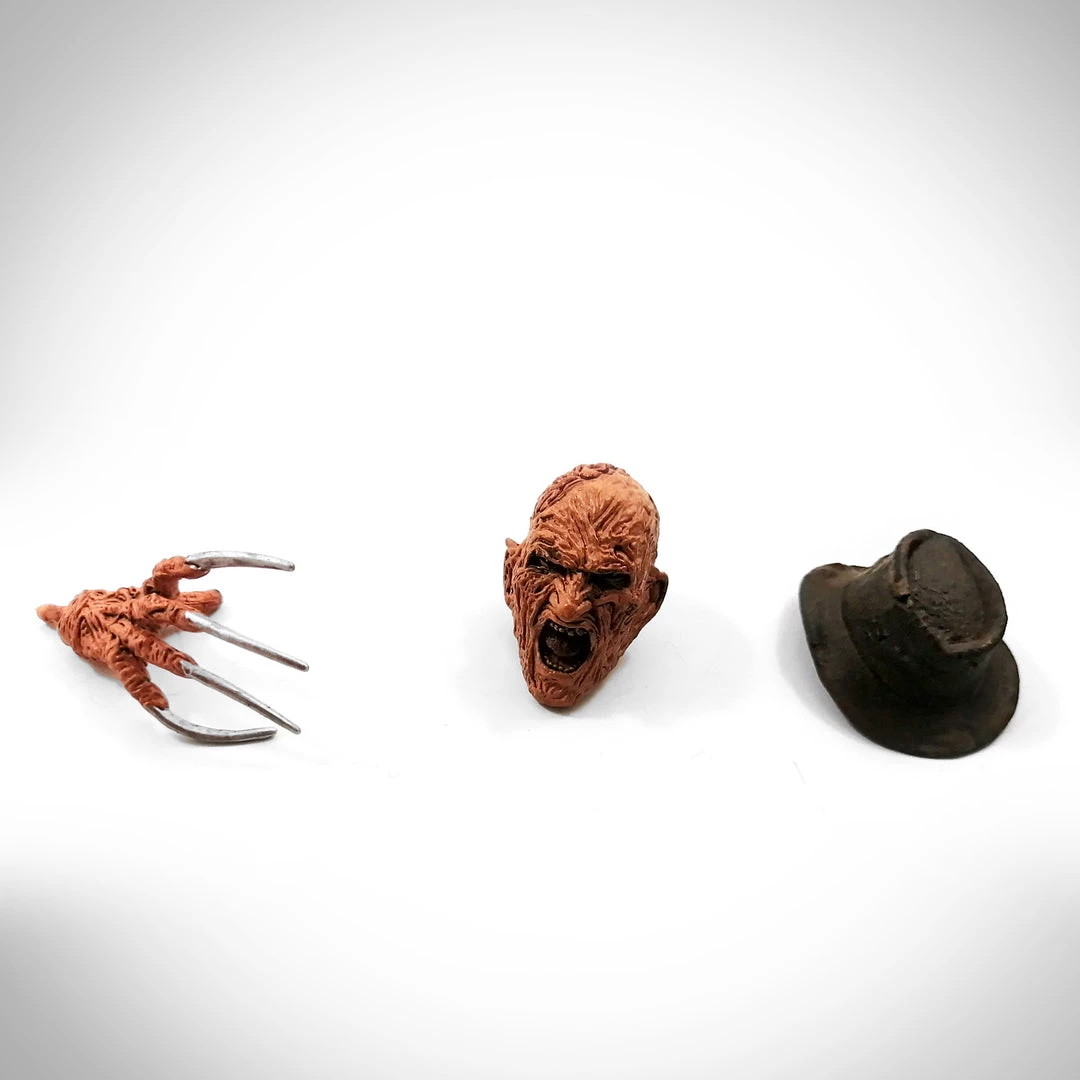 RARE-T Nightmare On Elm Street 2 - Freddy's Revenge Articulated & Interchangeable Clothed Freddy Statue 4 RARE-T Nightmare On Elm Street 2 - Freddy's Revenge Articulated & Interchangeable Clothed Freddy Statue