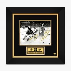 RARE-T Bobby Orr & Gordie Howe Legendary Photo Limited Signature Edition Studio Licensed Custom Frame Sports Memorabilia