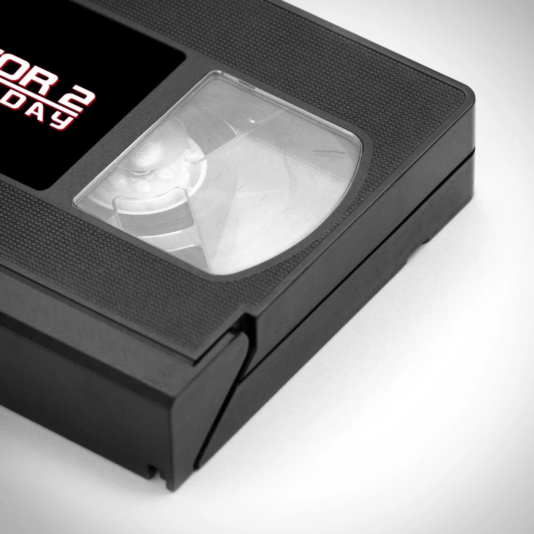 RARE-T Terminator 2 : Judgement Day Photo & VHS Limited Signature Edition Studio Licensed Custom Frame 10 RARE-T Terminator 2 : Judgement Day Photo & VHS Limited Signature Edition Studio Licensed Custom Frame