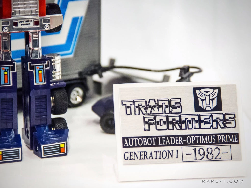 Rare-T Exclusive '1982 2X Transformers Optimus Prime' Museum Display Collectible Statues 2 Rare-T Exclusive '1982 2X Transformers Optimus Prime' Museum Display Collectible Statues